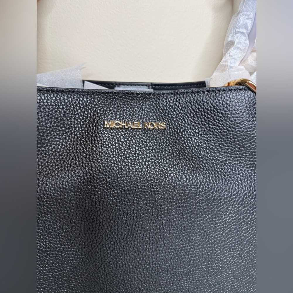 Michael Kors Trisha Large Pebbled Leather Shoulder Bag - Picture 5 of 11